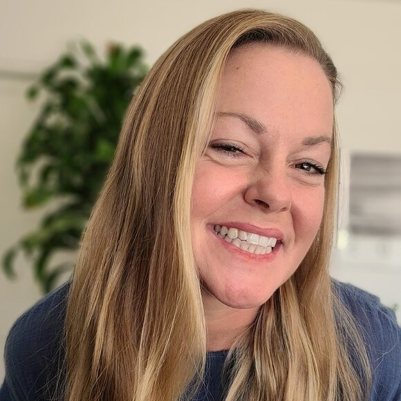 Meet your Posher, Dana - Picture 1 of 2